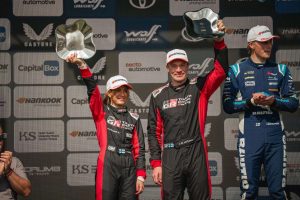 Janni Hussi iloitsi Jari-Matti Latvala vierellään: ”Paras päivä” 1.05530104
